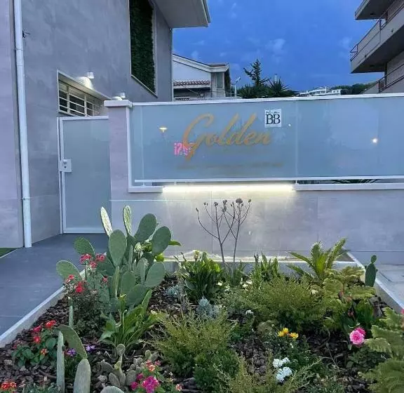 تختخواب و صبحانه Golden Apartments