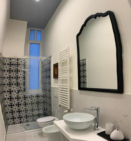 تختخواب و صبحانه Lex Suites