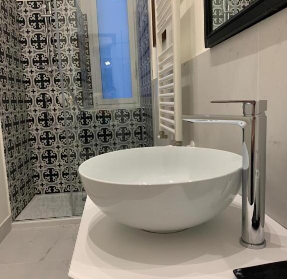 تختخواب و صبحانه Lex Suites