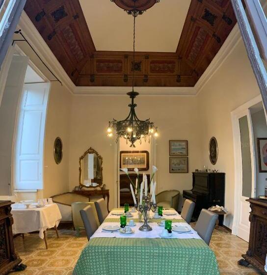 تختخواب و صبحانه Lex Suites