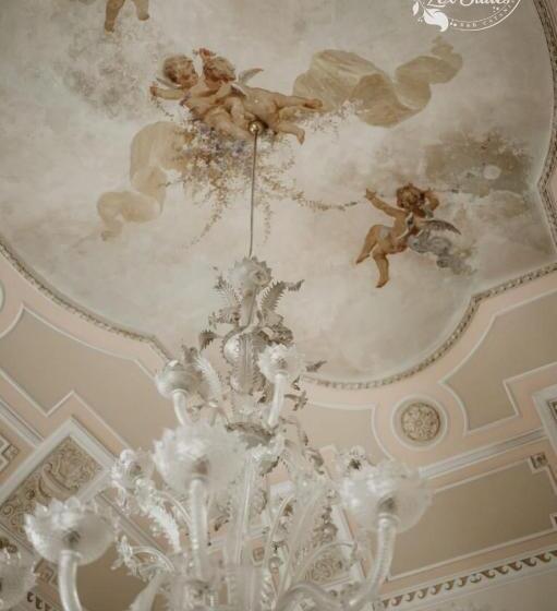 تختخواب و صبحانه Lex Suites