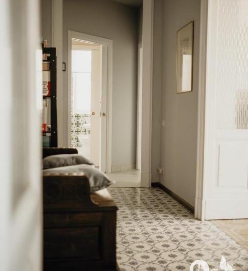 تختخواب و صبحانه Lex Suites