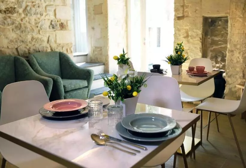 پانسیون Acanto  Viaggio Barocco