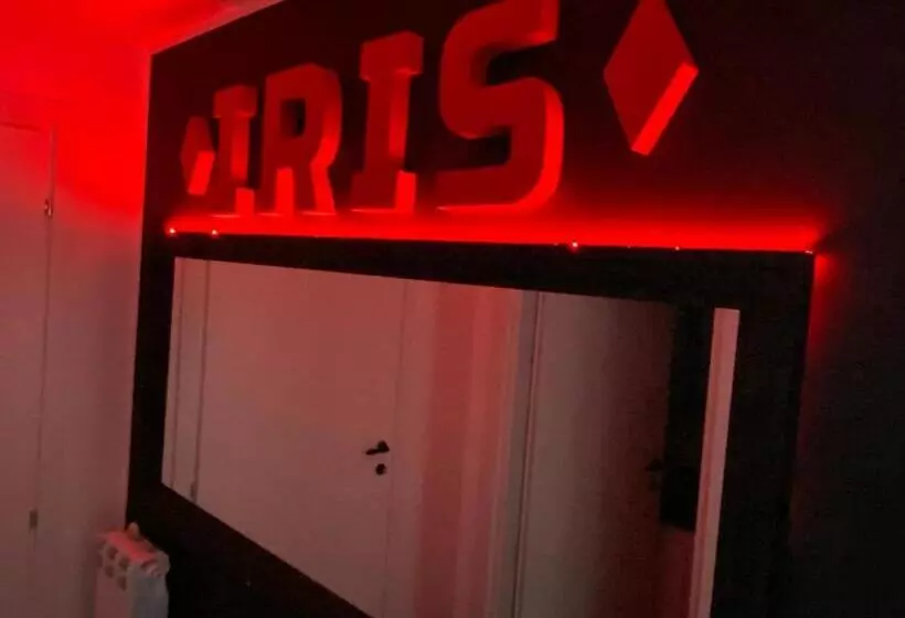 تختخواب و صبحانه Iris