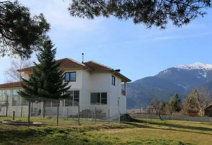 پانسیون Vilas Ambasador Bratin Dol