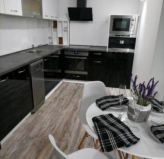 膳宿费 къща за гости сърцето на долината /the Heart Of The Valley