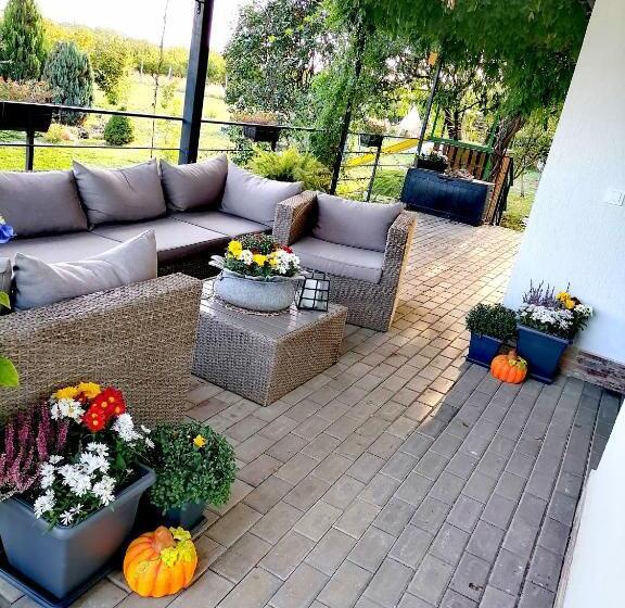 膳宿费 къща за гости сърцето на долината /the Heart Of The Valley