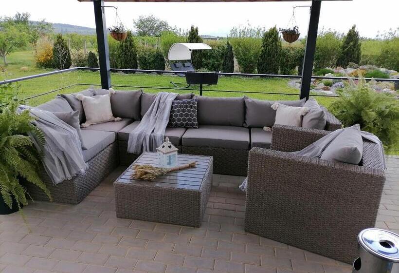 膳宿费 къща за гости сърцето на долината /the Heart Of The Valley