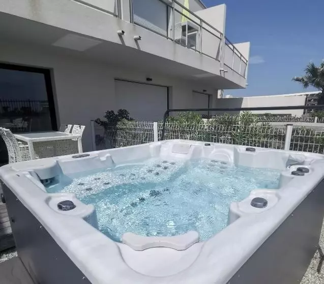 ホテル Le Nautilia Résidence De Luxe Réservée Aux Couples