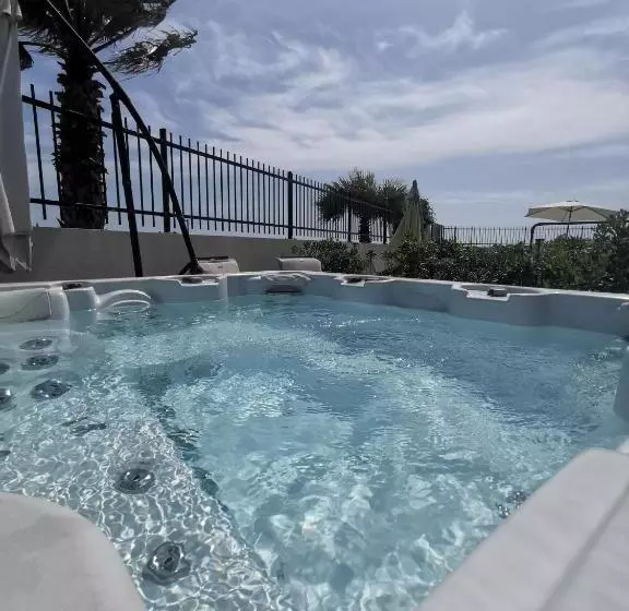 ホテル Le Nautilia Résidence De Luxe Réservée Aux Couples
