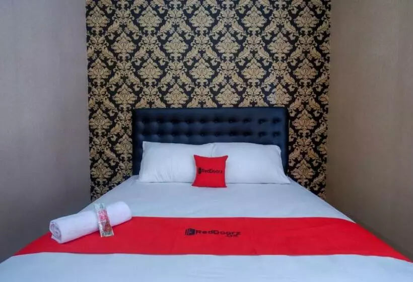 Hotelli Reddoorz Syariah Near Stasiun Gumilir Cilacap