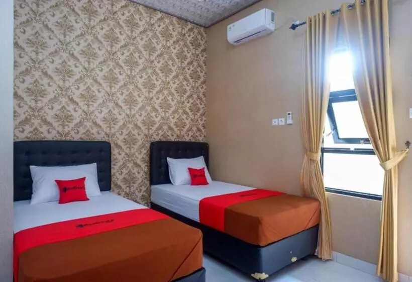Hotelli Reddoorz Syariah Near Stasiun Gumilir Cilacap