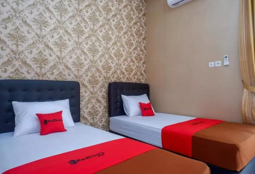 Hotelli Reddoorz Syariah Near Stasiun Gumilir Cilacap