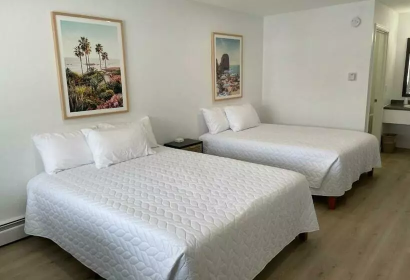 Retkeilymaja Poolside Double Rooms