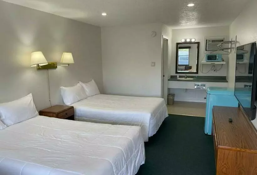 Retkeilymaja Poolside Double Rooms