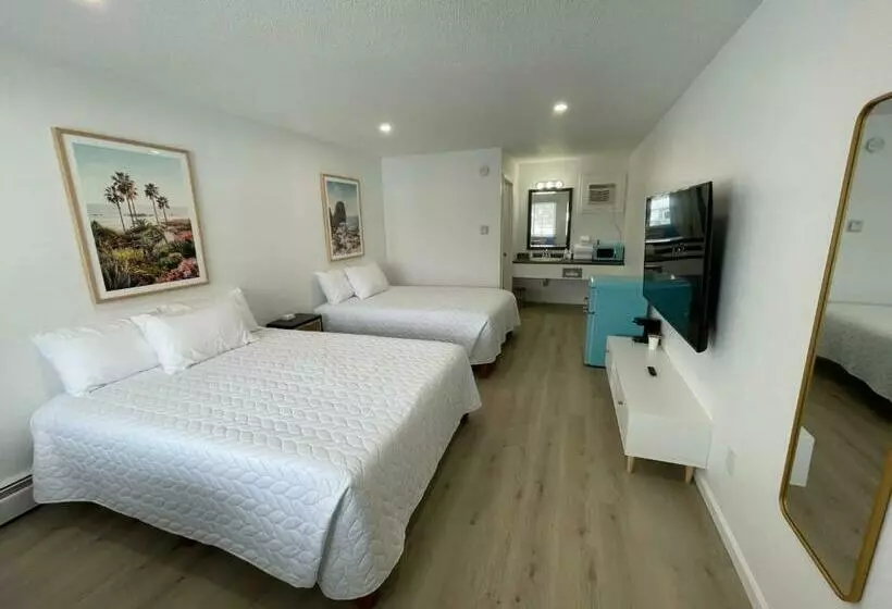 Retkeilymaja Poolside Double Rooms