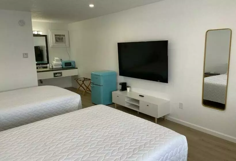 Retkeilymaja Poolside Double Rooms