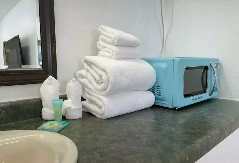 Retkeilymaja Poolside Double Rooms