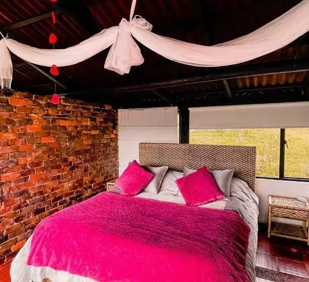 Aamiaismajoitus (B&B) Glamping Y Cabañas Travel Experiences