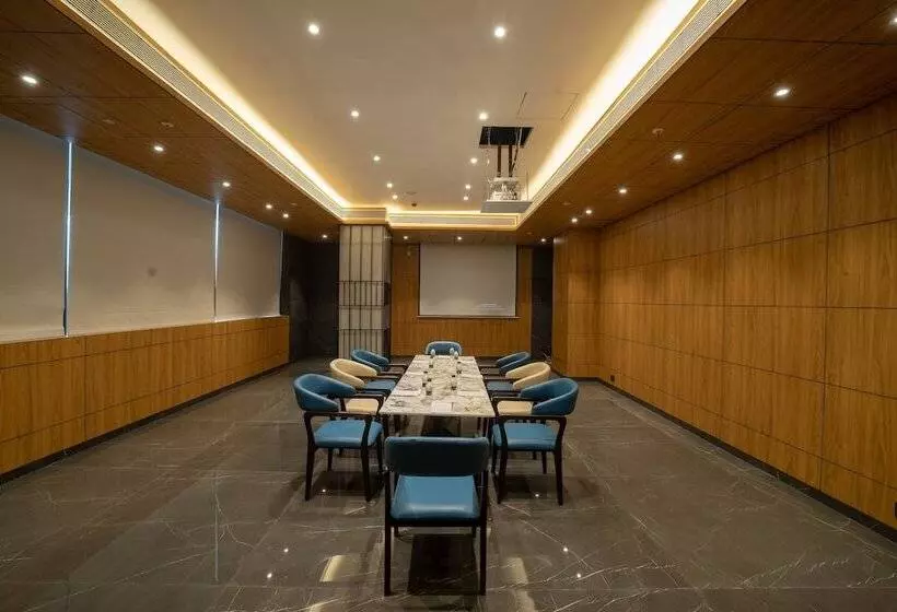 Hotelli The Monarch At Chakan Midc, Pune