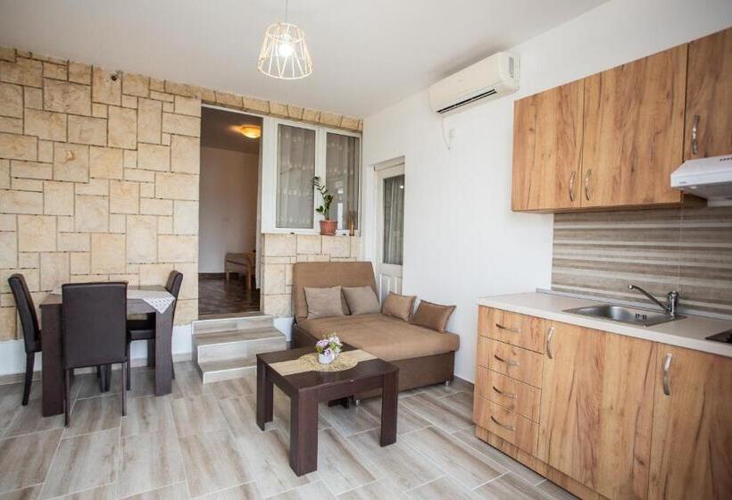پانسیون Apartments Jelena Ulcinj