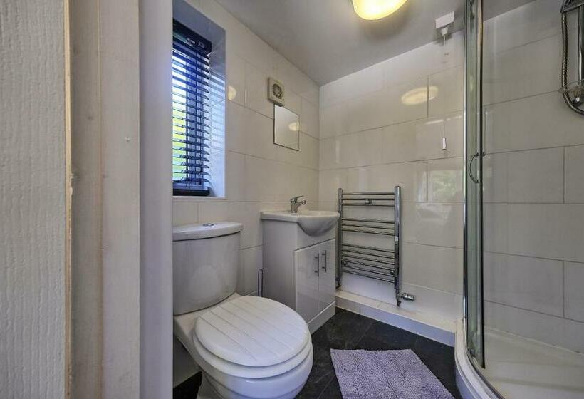 بنسيون Upton Village Guest House