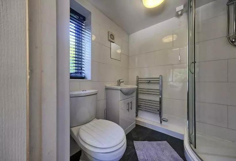 Majatalo Upton Village Guest House