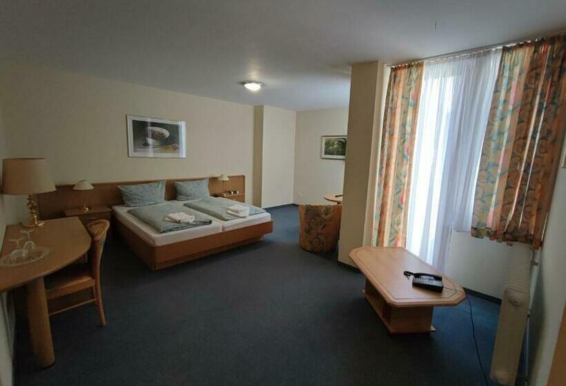 تختخواب و صبحانه Schiff