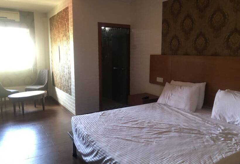 فندق Luxor Empire