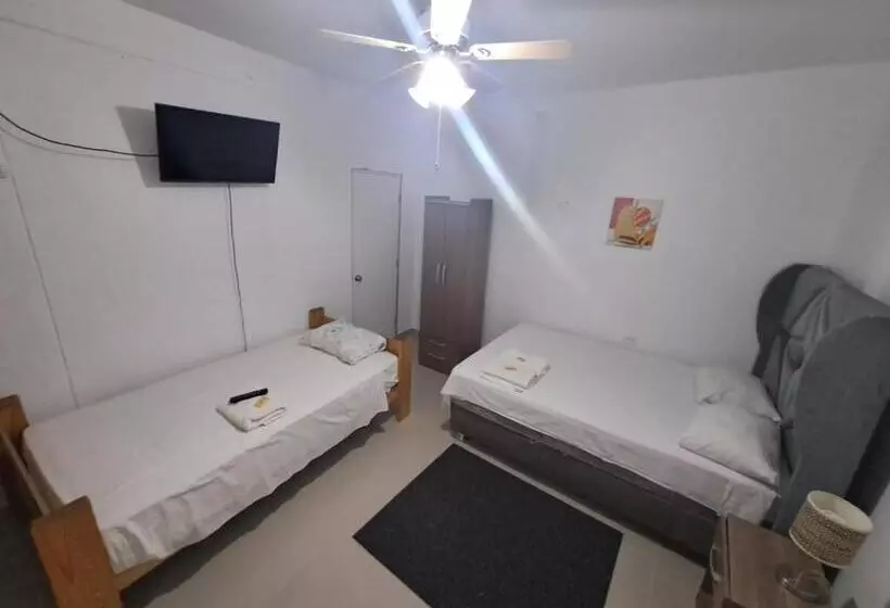 ペンション Hoskins Talara  Todas Las Habitaciones Con Aire Acondicionado