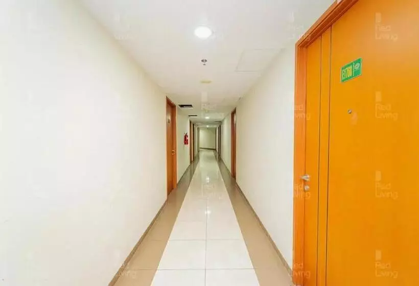 ホテル Redliving Apartemen Green Lake View Ciputat   Farida Property 2 Tower E