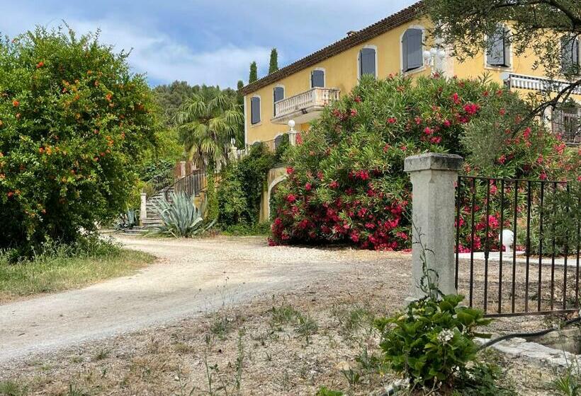 بنسيون Bastide Du Defends