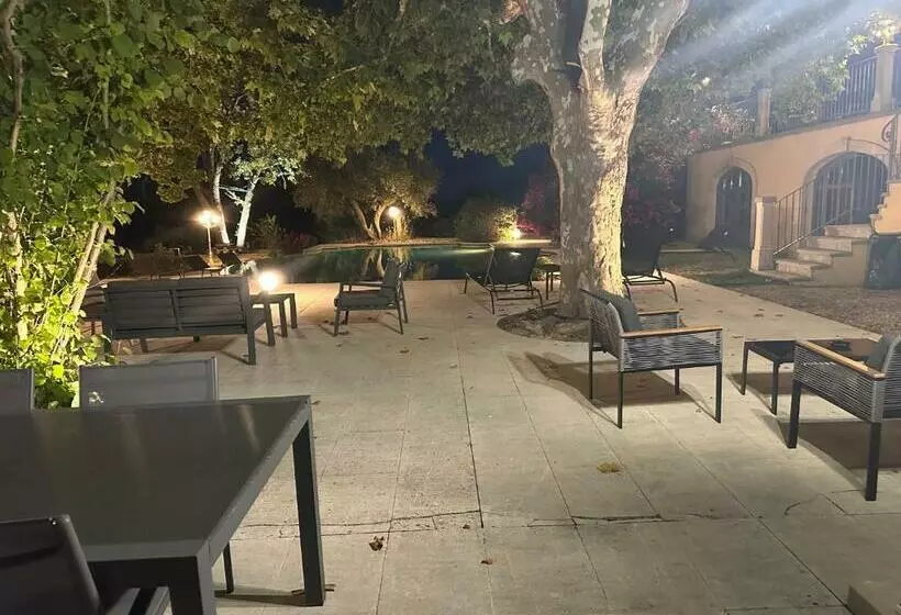 Majatalo Bastide Du Defends