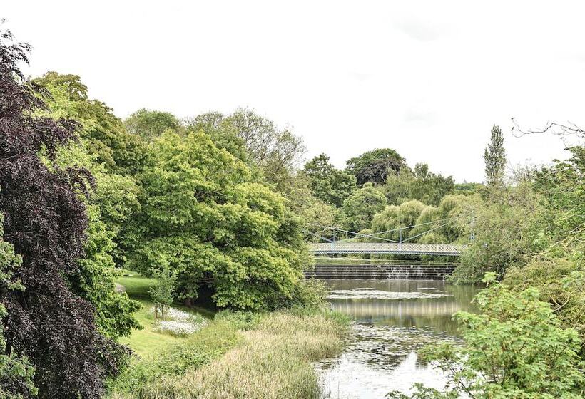 Victoria Colonnade Apart