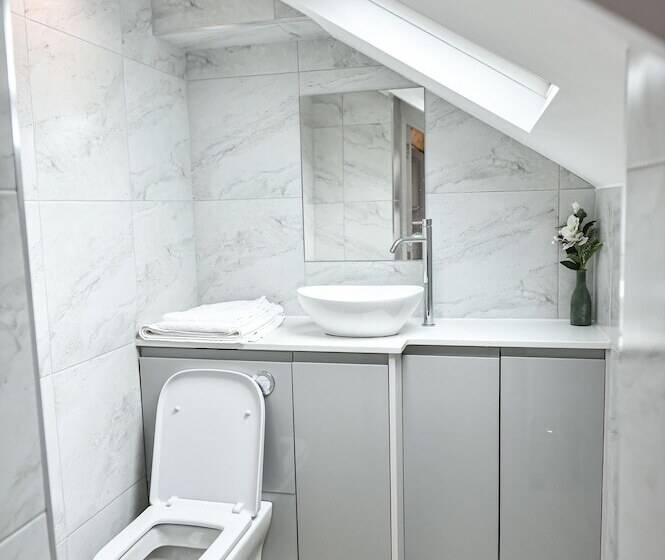 Victoria Colonnade Apart