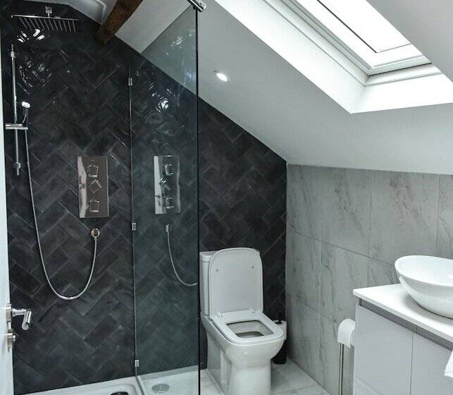 Victoria Colonnade Apart