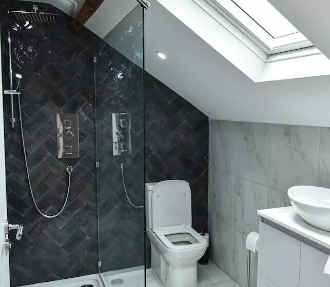 Victoria Colonnade Apart