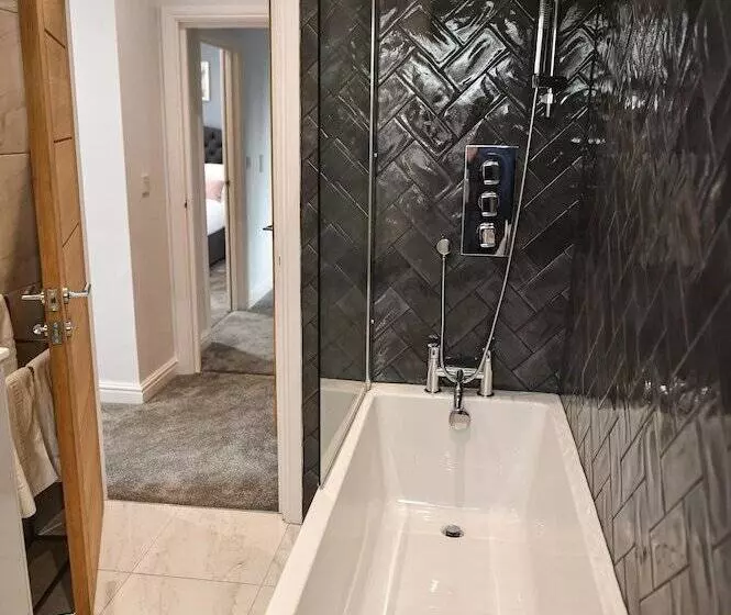 Victoria Colonnade Apart