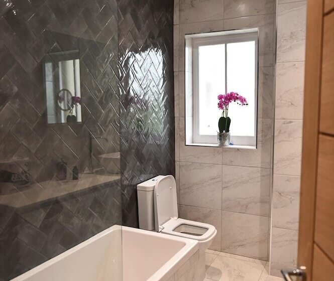 Victoria Colonnade Apart