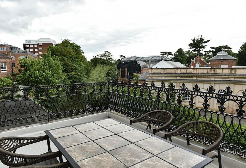 Victoria Colonnade Apart