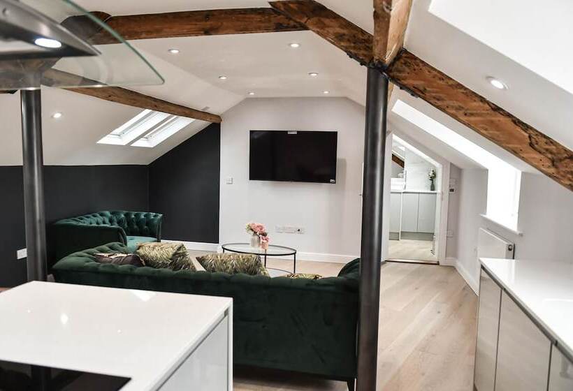 Victoria Colonnade Apart