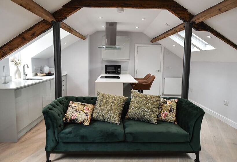 Victoria Colonnade Apart