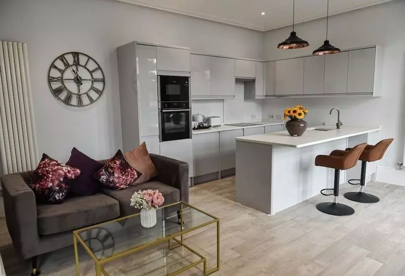 Victoria Colonnade Apart