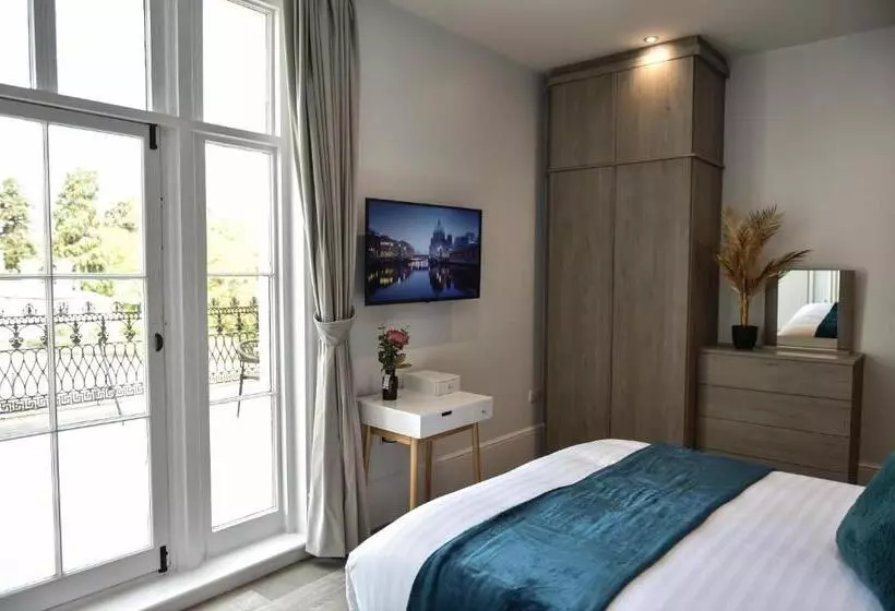 Victoria Colonnade Apart