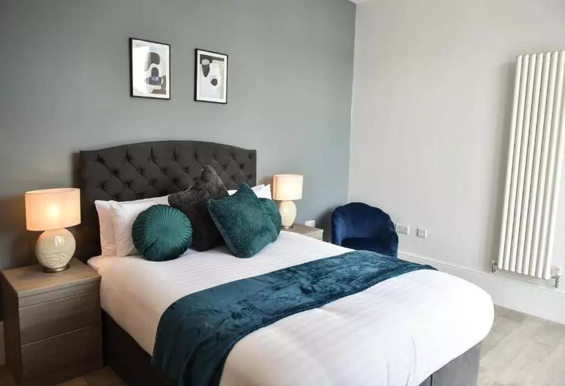 Victoria Colonnade Apart