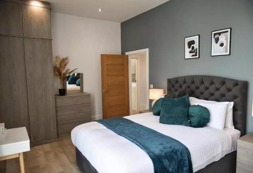 Victoria Colonnade Apart