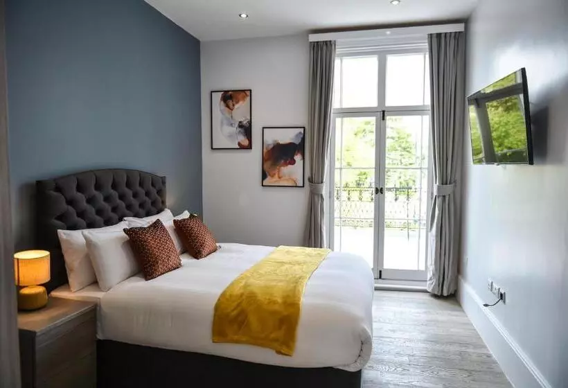 Victoria Colonnade Apart