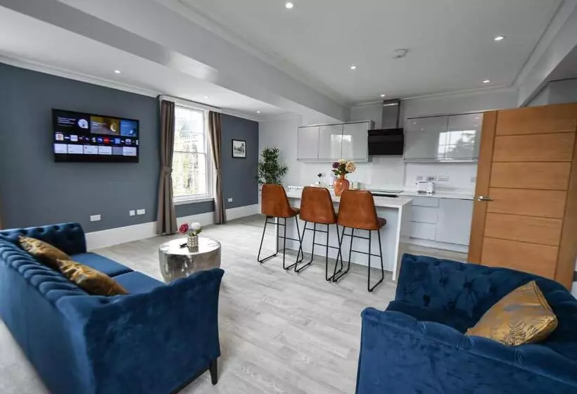 Victoria Colonnade Apart