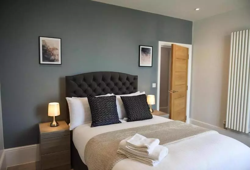 Victoria Colonnade Apart