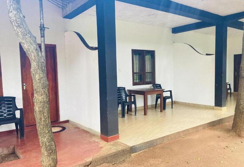 هاستل Nugasewana Guest